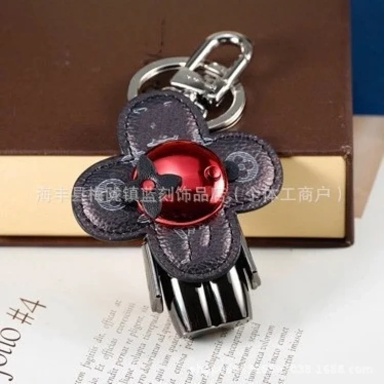 Sunflower high-end niche European and American retro metal doll four-leaf clover backpack accessories bag pendant keychain