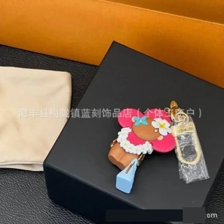 Sunflower high-end niche European and American retro metal doll four-leaf clover backpack accessories bag pendant keychain
