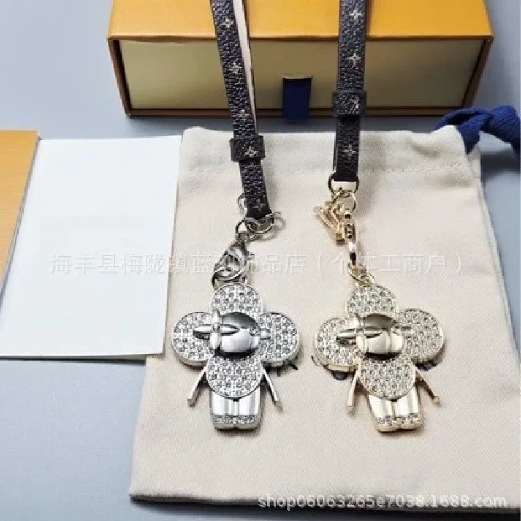 Sunflower high-end niche European and American retro metal doll four-leaf clover backpack accessories bag pendant keychain