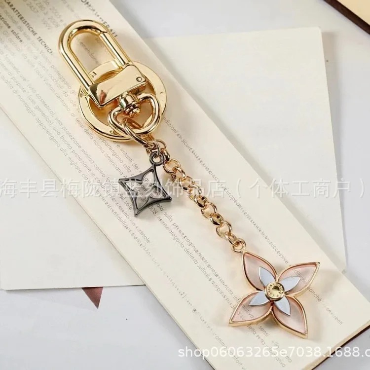 Letter hollow titanium steel metal keychain bag pendant round plate pendant car keychain