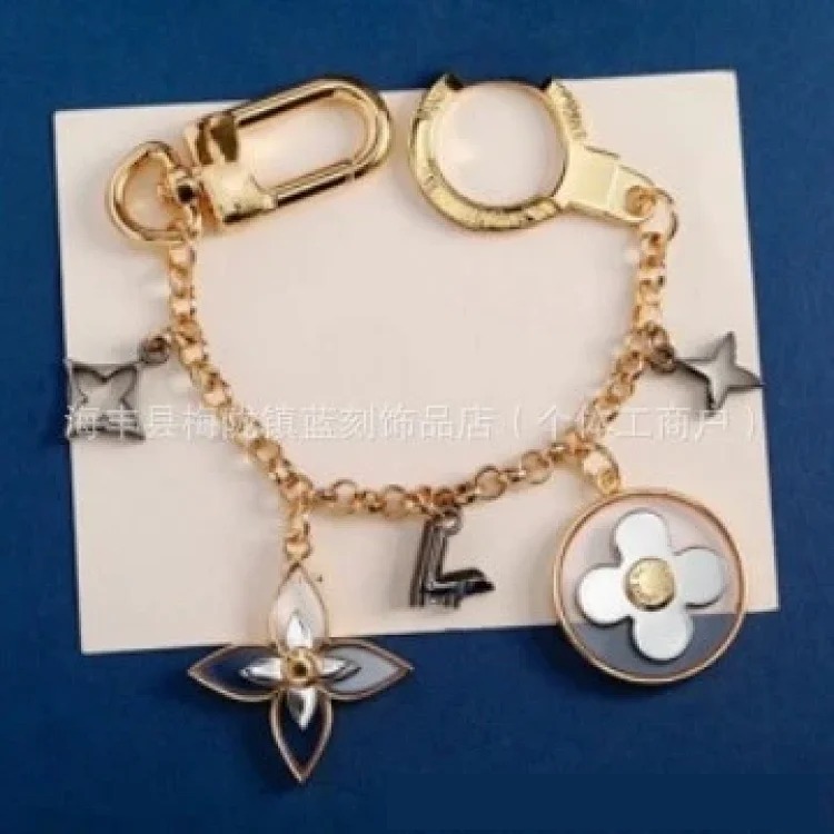 Letter hollow titanium steel metal keychain bag pendant round plate pendant car keychain