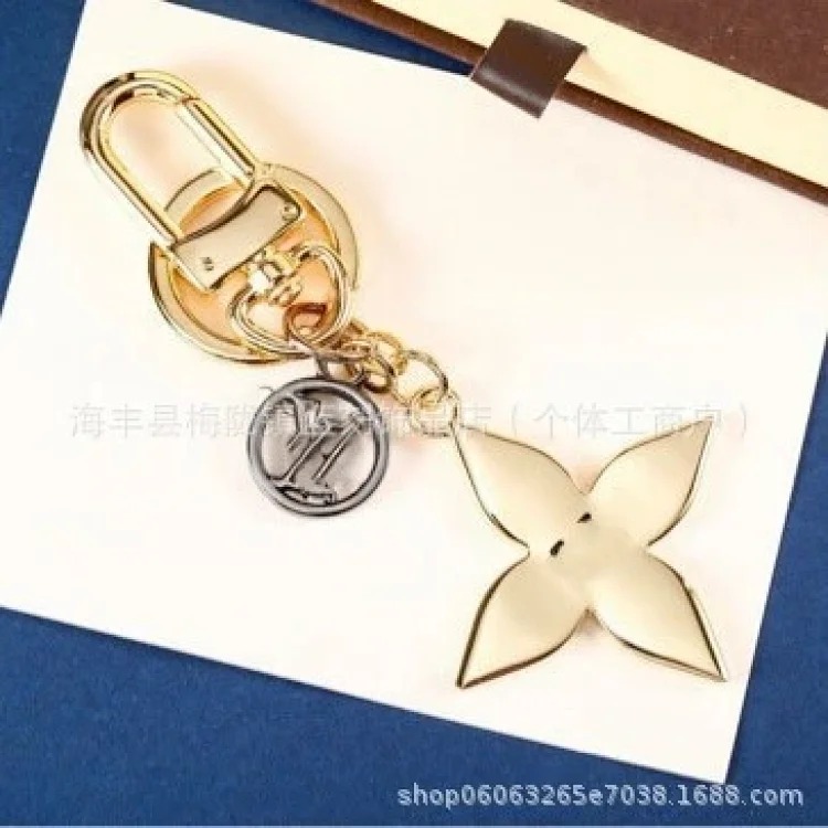 Letter hollow titanium steel metal keychain bag pendant round plate pendant car keychain