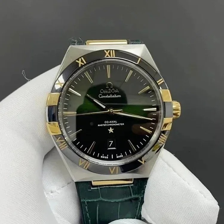 Fashionable and versatile watch 073