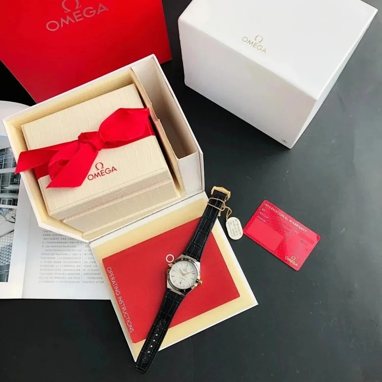 Fashionable and versatile watch 073