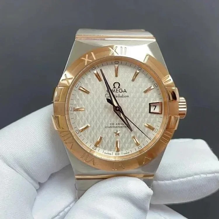 Fashionable and versatile watch 073