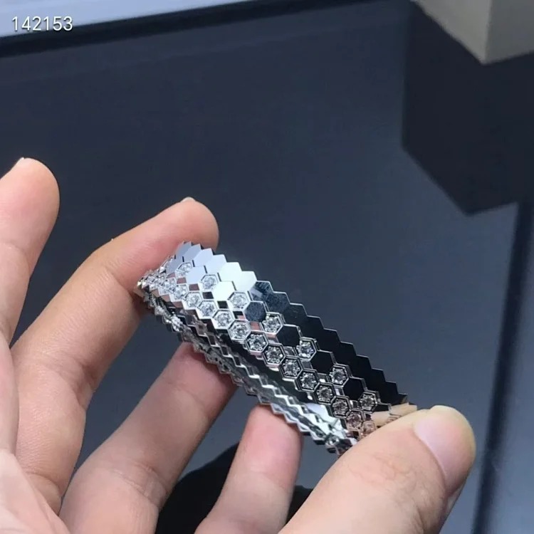 Cross-border hot style high Shangjia honeycomb bracelet, exquisitely carved three-dimensional high-definition steel stamp, thick gold plating, non-fading bracelet