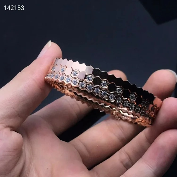 Cross-border hot style high Shangjia honeycomb bracelet, exquisitely carved three-dimensional high-definition steel stamp, thick gold plating, non-fading bracelet