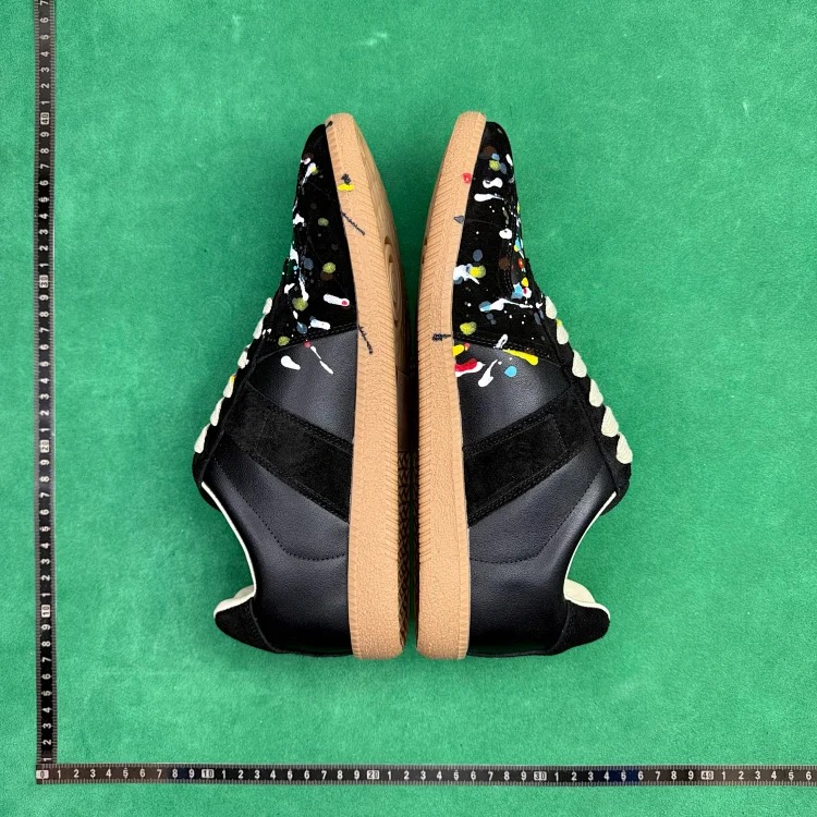 (Customized models ship in 3-7 days) TT8 graffiti style leather printed low-top casual shoes
