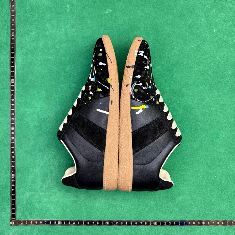 (Customized models ship in 3-7 days) TT8 graffiti style leather printed low-top casual shoes image 2