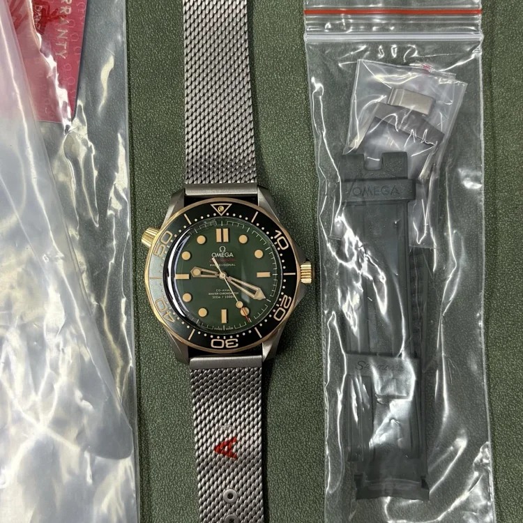 Watch (64) (Straps require additional charges, please contact customer service)