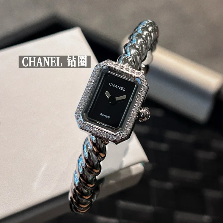 Zhou Xun and Dou Jingtong wear the same fragrance PREMIÈRE GALON watch