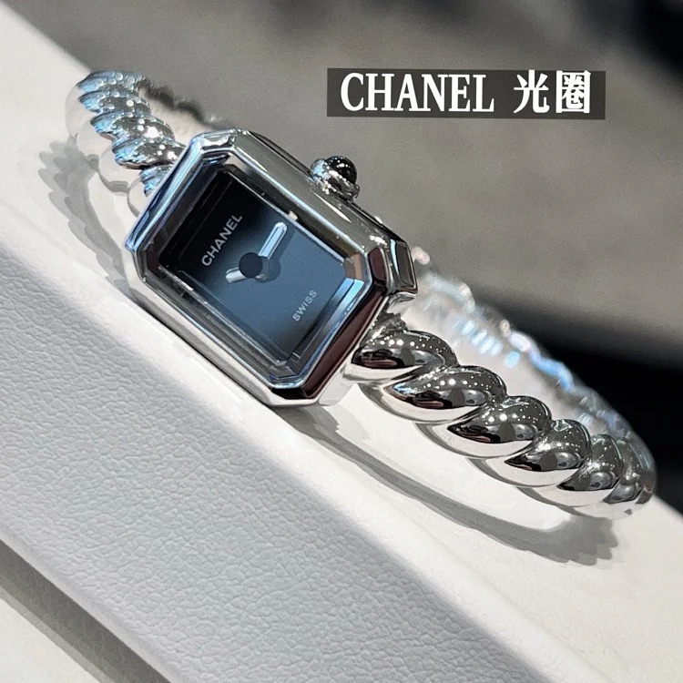 Zhou Xun and Dou Jingtong wear the same fragrance PREMIÈRE GALON watch