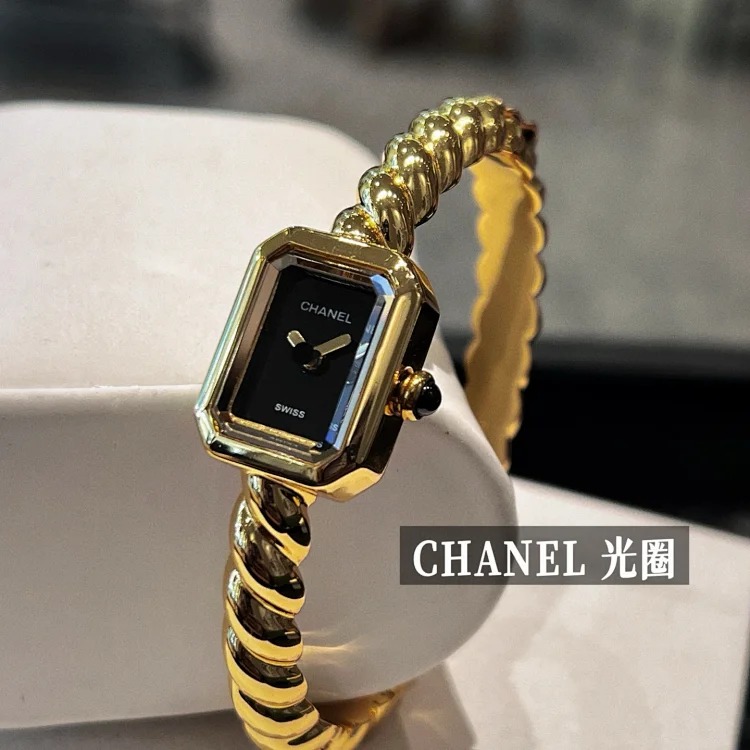 Zhou Xun and Dou Jingtong wear the same fragrance PREMIÈRE GALON watch