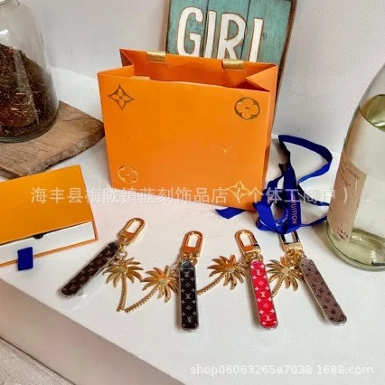 Louis Vuitton Foreign trade hot-selling series of fashionable metal bag pendants, presbyopic key pendants, car key chains, key chains
