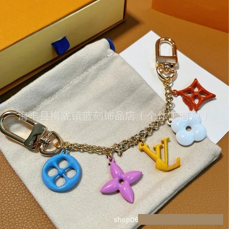 Louis Vuitton Foreign trade hot-selling series of fashionable metal bag pendants, presbyopic key pendants, car key chains, key chains