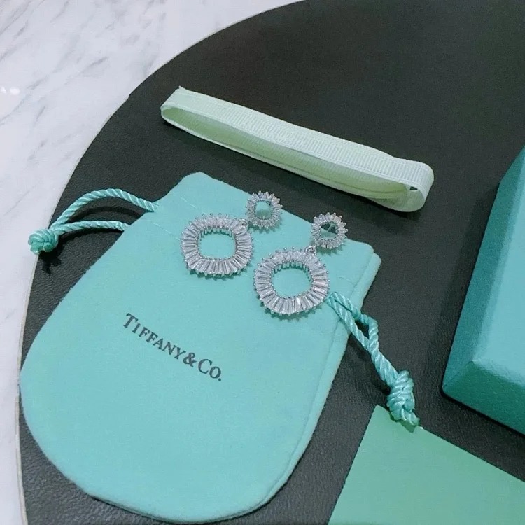 ZW-1 uses a heart to let every piece of jewelry exude your beauty and charm (with gift box packaging) (Tifany)