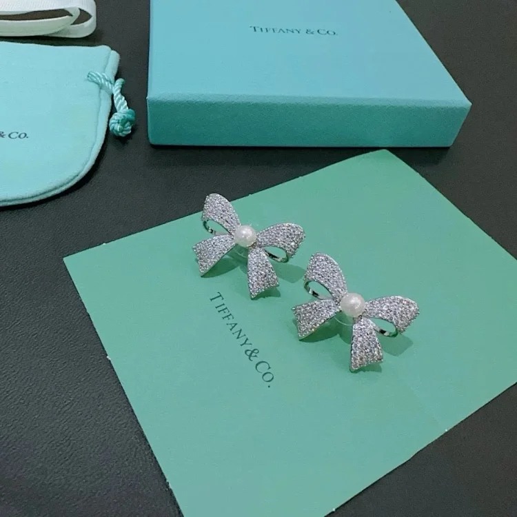 ZW-1 uses a heart to let every piece of jewelry exude your beauty and charm (with gift box packaging) (Tifany)