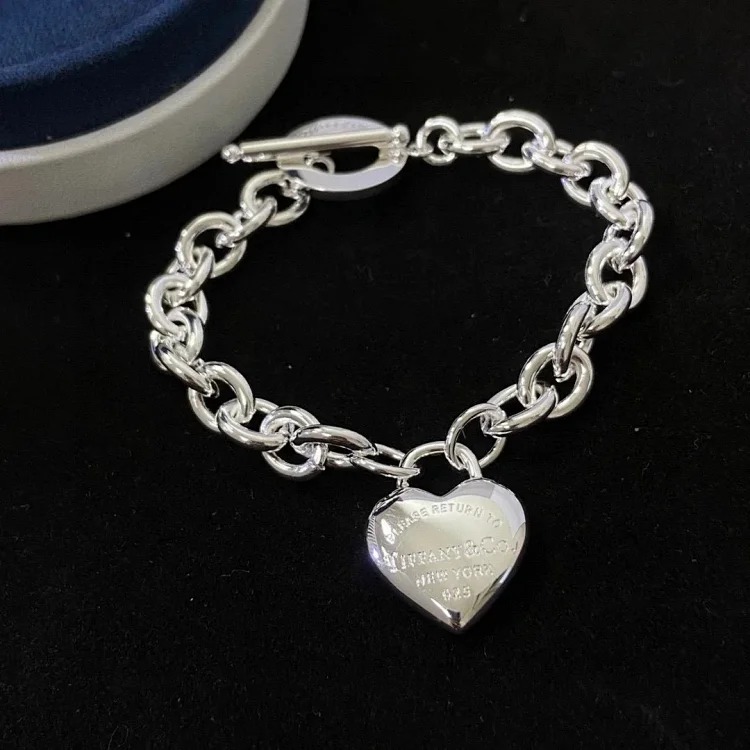 ZW-1 uses a heart to let every piece of jewelry exude your beauty and charm (with gift box packaging) (Tifany)