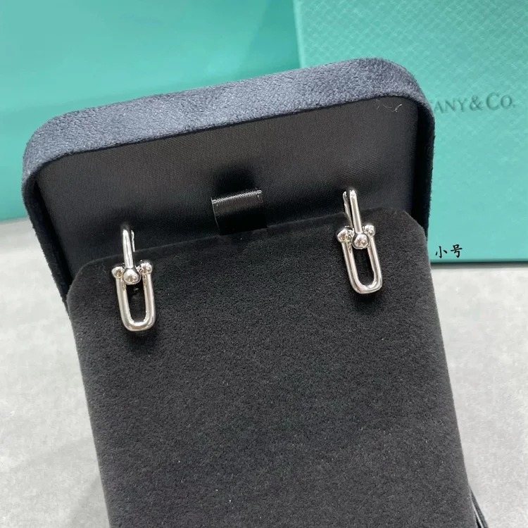 ZW-1 uses a heart to let every piece of jewelry exude your beauty and charm (with gift box packaging) (Tifany)