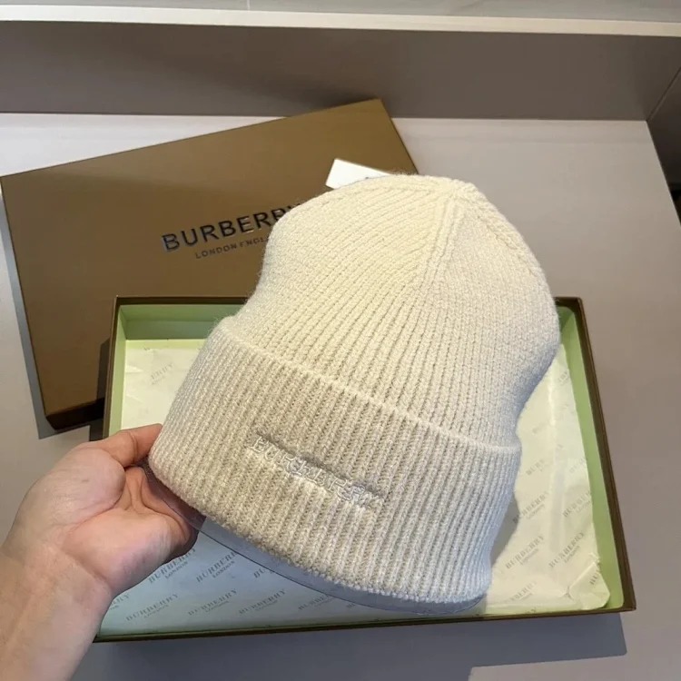 ￥120-138 Fashionable hat M109
