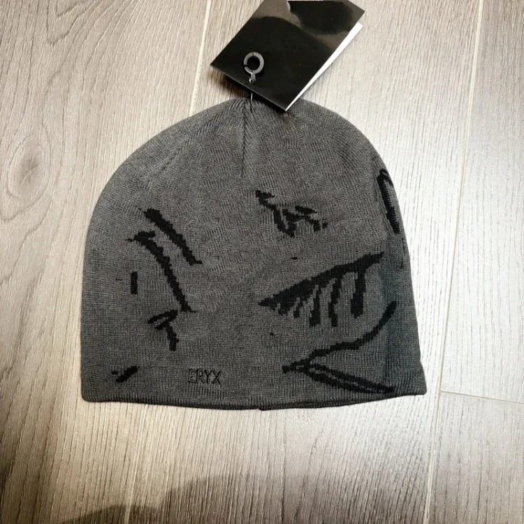 JS. Correct letters of European and American bird jacquard knitted hat ~ Versatile and warm large thickened woolen hat with personality, cold hat trend