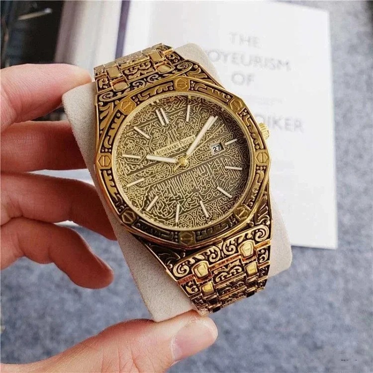 R-1 time flows in the watch, accurate at every moment, and keeps moving forward