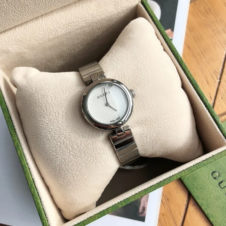 Original order, out of stock, original Swiss movement, bottom cover code and tag code are consistent Guchi's popular advertising model women's watch, women's watch