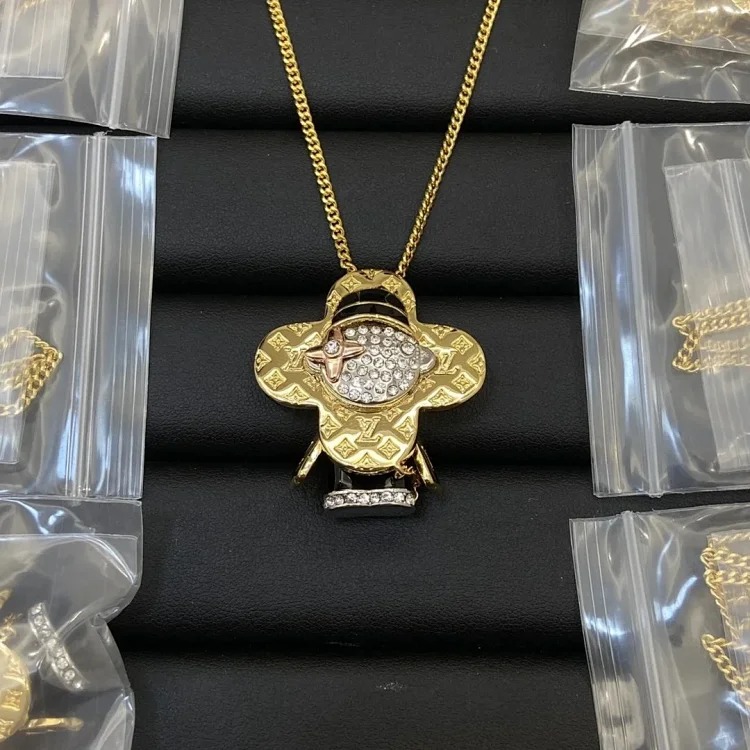 The light emitted by E-1 jewelry makes every piece extremely beautiful (with gift box packaging) (L)