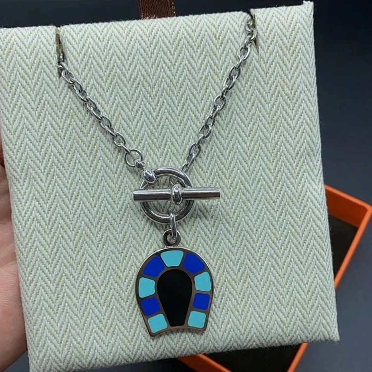 The light emitted by E-1 jewelry makes every piece extremely beautiful (with gift box packaging) (L)