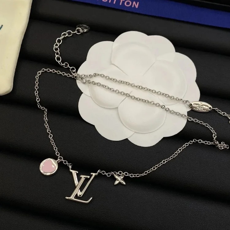 The light emitted by E-1 jewelry makes every piece extremely beautiful (with gift box packaging) (L)