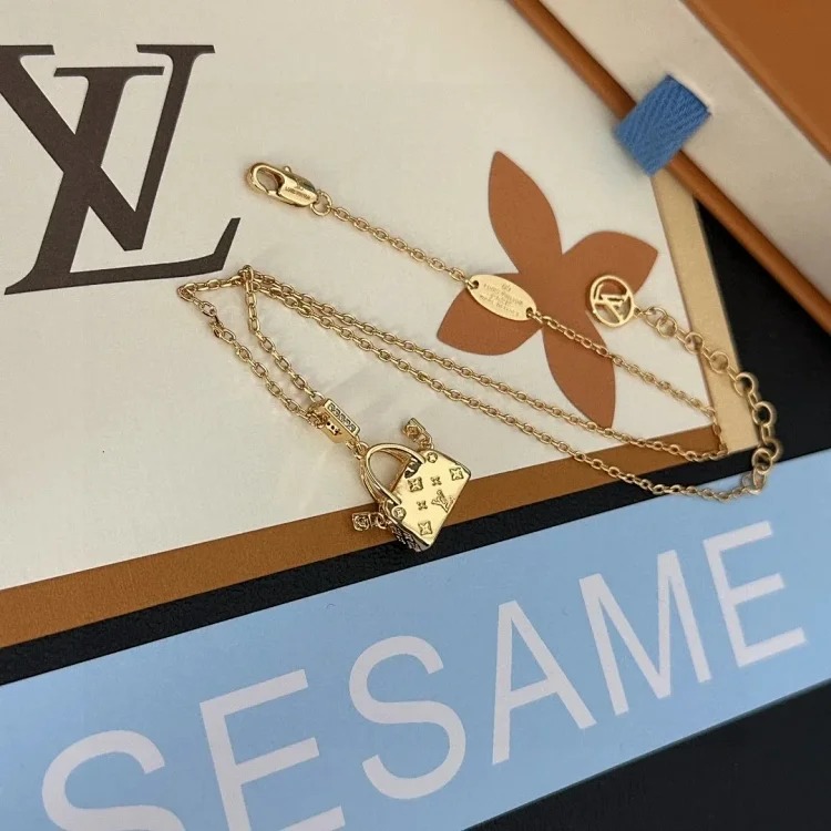 The light emitted by E-1 jewelry makes every piece extremely beautiful (with gift box packaging) (L)