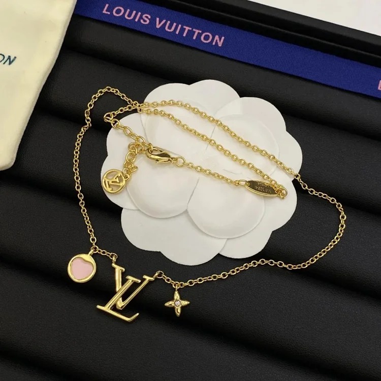 The light emitted by E-1 jewelry makes every piece extremely beautiful (with gift box packaging) (L)