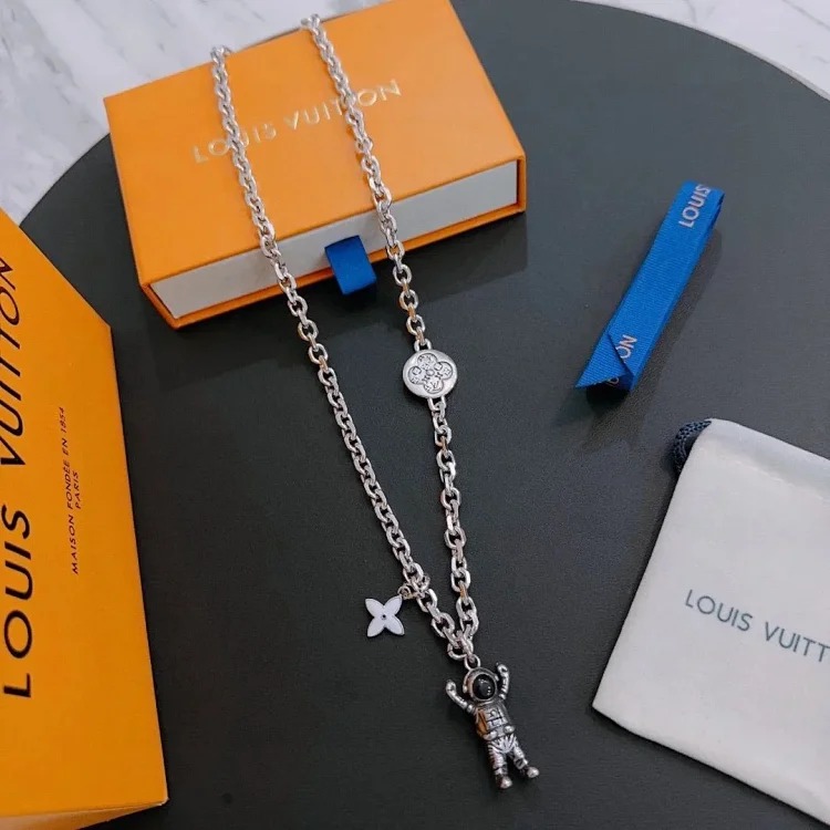 The light emitted by E-1 jewelry makes every piece extremely beautiful (with gift box packaging) (L)