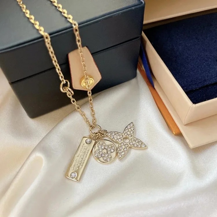 The light emitted by E-1 jewelry makes every piece extremely beautiful (with gift box packaging) (L)