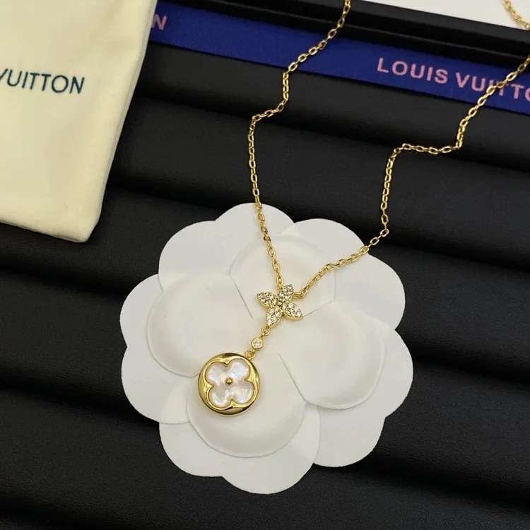The light emitted by E-1 jewelry makes every piece extremely beautiful (with gift box packaging) (L)