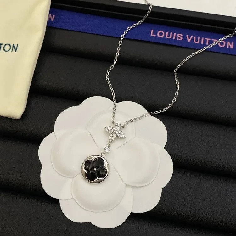 The light emitted by E-1 jewelry makes every piece extremely beautiful (with gift box packaging) (L)