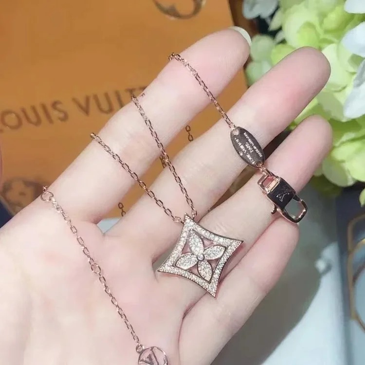 The light emitted by E-1 jewelry makes every piece extremely beautiful (with gift box packaging) (L)