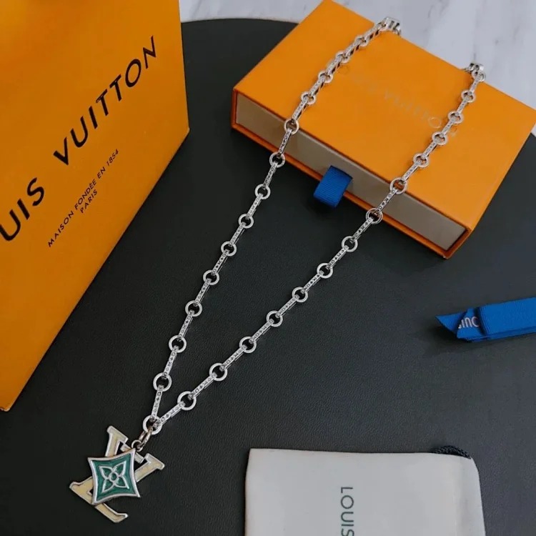 The light emitted by E-1 jewelry makes every piece extremely beautiful (with gift box packaging) (L)