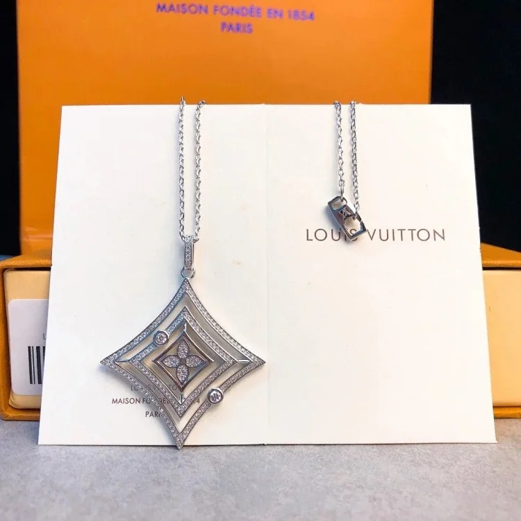 The light emitted by E-1 jewelry makes every piece extremely beautiful (with gift box packaging) (L)