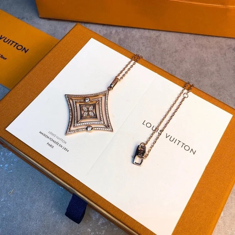The light emitted by E-1 jewelry makes every piece extremely beautiful (with gift box packaging) (L)