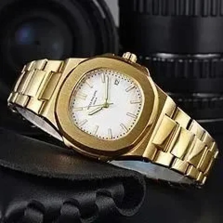 The time on the R-1 wrist is explained by this watch