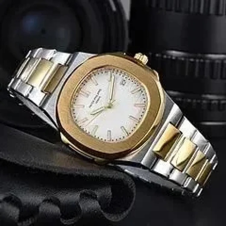 The time on the R-1 wrist is explained by this watch