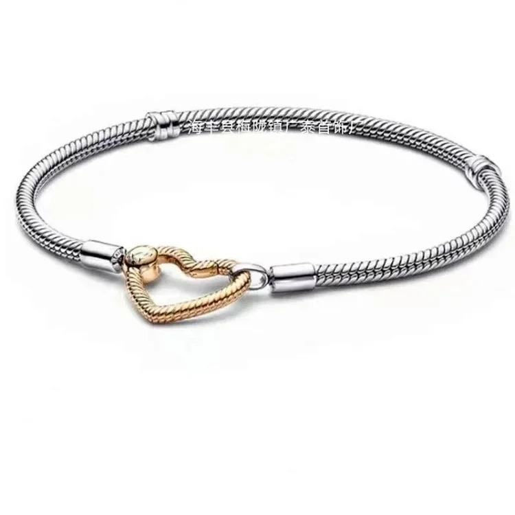 Youthful and trendy heart-shaped buckle bracelet