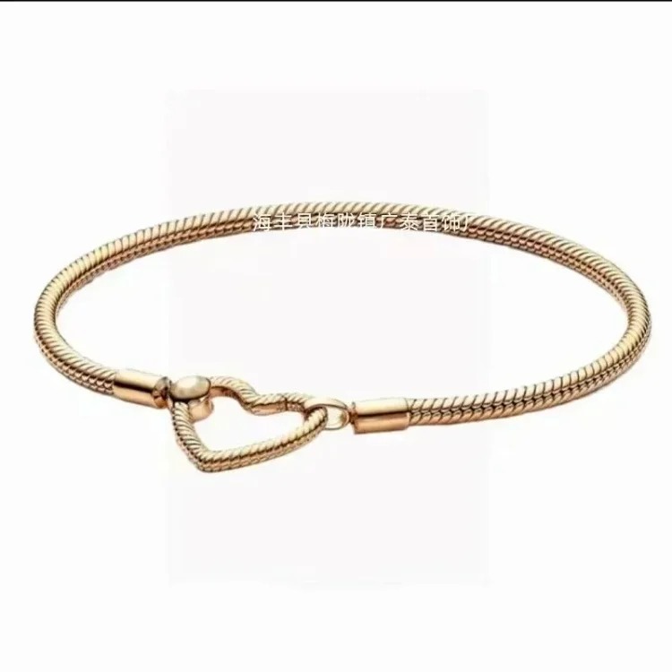 Youthful and trendy heart-shaped buckle bracelet