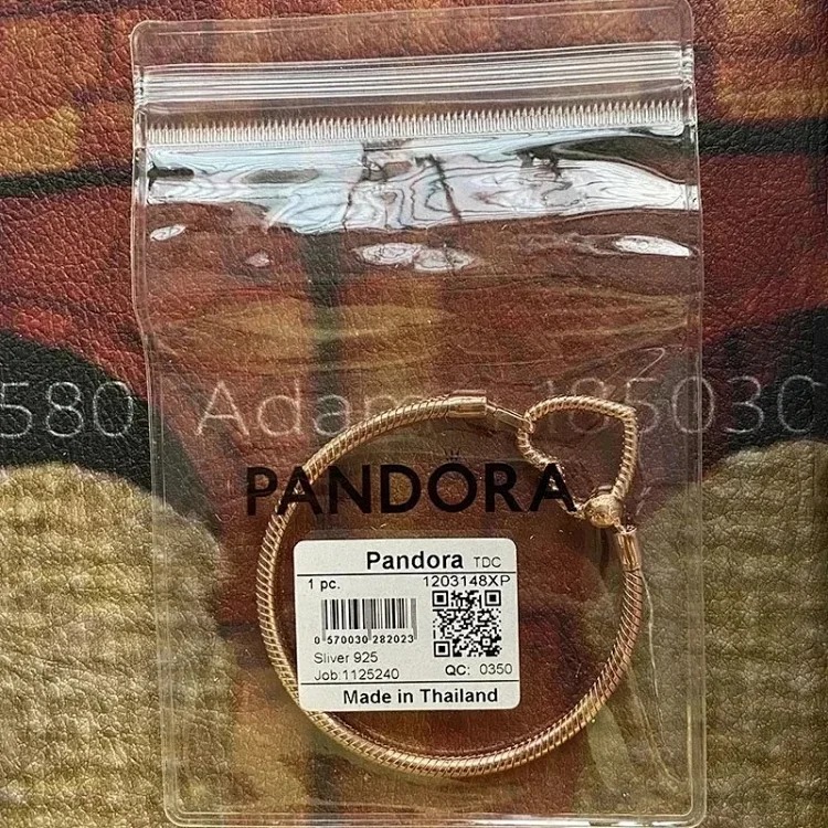 Youthful and trendy heart-shaped buckle bracelet