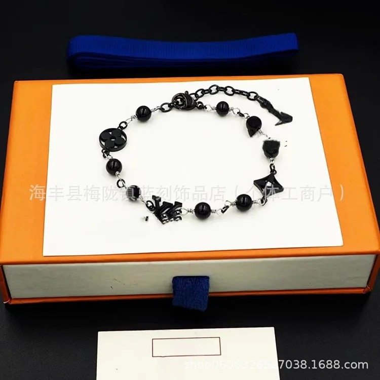 European and American cross-border V letter round four-leaf flower pearl bracelet couple style double flower pearl bracelet wholesale