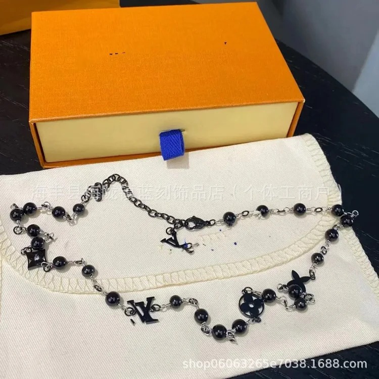European and American cross-border V letter round four-leaf flower pearl bracelet couple style double flower pearl bracelet wholesale