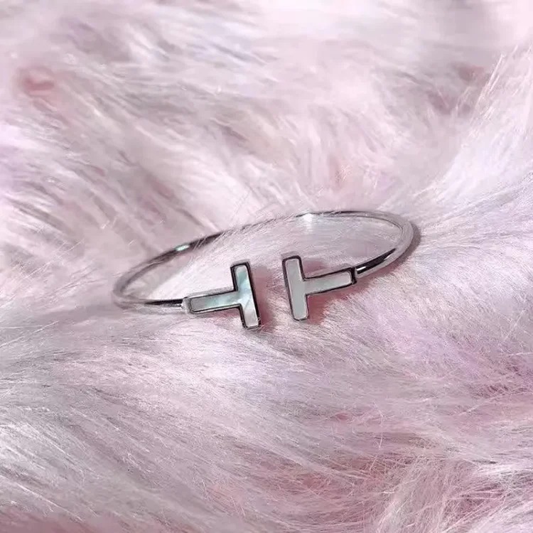 White mother-of-pearl inlaid with diamonds, fashionable and versatile open bracelet