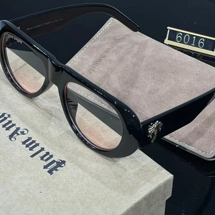 Casual fashionable summer sunglasses
