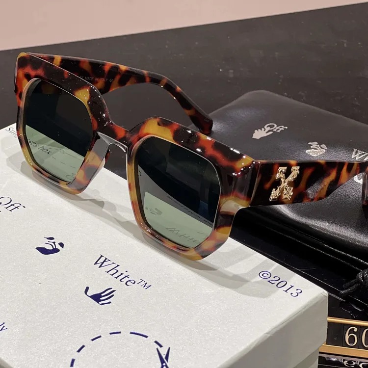 Fashionable summer casual sunglasses